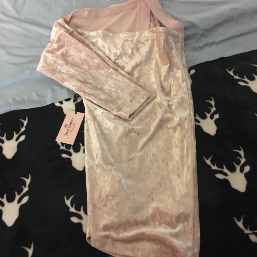 NWT juicy couture Large v-neck velour top.